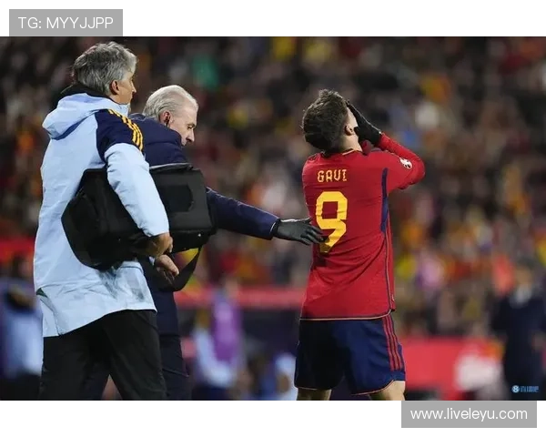 加维右膝半月板重伤，预计休战5个月！球员几近崩溃，巴萨金童何时归来？